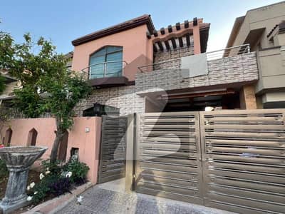 بحریہ ٹاؤن فیز 2 بحریہ ٹاؤن راولپنڈی,راولپنڈی میں 5 کمروں کا 10 مرلہ مکان 4.25 کروڑ میں برائے فروخت۔