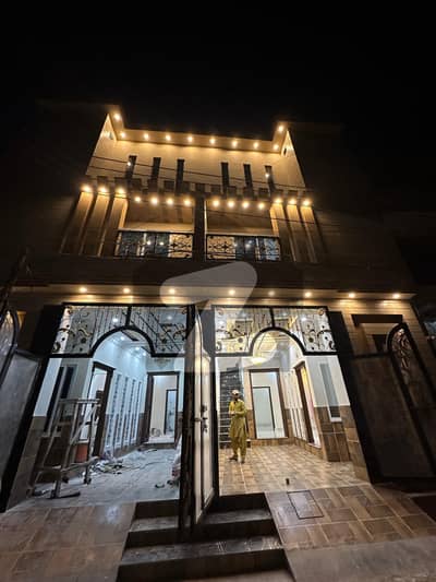 سمن آباد لاہور میں 4 کمروں کا 4 مرلہ مکان 2.35 کروڑ میں برائے فروخت۔