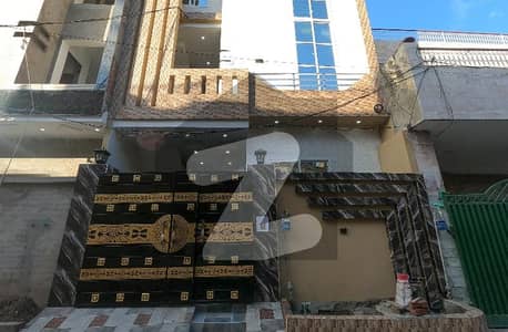 سمن آباد لاہور میں 4 کمروں کا 5 مرلہ مکان 2.95 کروڑ میں برائے فروخت۔