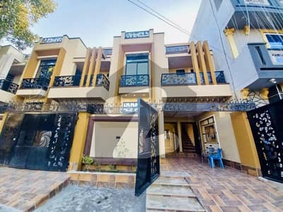 سمن آباد لاہور میں 5 کمروں کا 7 مرلہ مکان 3.99 کروڑ میں برائے فروخت۔