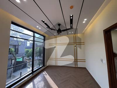 DHA RAHBAR MODREN STYLE BEAUTIFUL HOUSE IS AVAILABLE FOR SALE