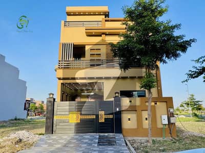 Near To Masjid & Park 5 MARLA BRAND NEW HOUSE AVAILABLE FOR SALE (AT REASONABLE PRICE) IN ROYAL PALM CITY SOCIETY GUJRANWALA