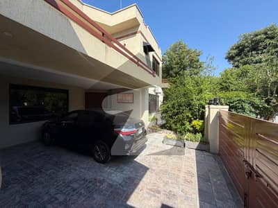 ڈی ایچ اے ڈیفینس فیز 1 ڈی ایچ اے ڈیفینس,اسلام آباد میں 7 کمروں کا 1 کنال مکان 2.75 لاکھ میں کرایہ پر دستیاب ہے۔