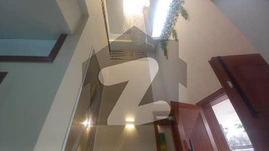 بحریہ ٹاؤن فیز 8 بحریہ ٹاؤن راولپنڈی,راولپنڈی میں 5 کمروں کا 10 مرلہ مکان 4.73 کروڑ میں برائے فروخت۔