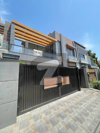 10 Marla Dream House | Near Eiffel Tower | Hot Location | Bahria Town Lahore