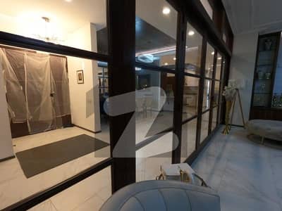 کلفٹن ۔ بلاک 1 کلفٹن,کراچی میں 4 کمروں کا 17 مرلہ فلیٹ 10.55 کروڑ میں برائے فروخت۔