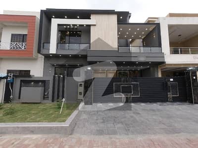 بحریہ ٹاؤن فیز 8 ۔ بلاک ای بحریہ ٹاؤن فیز 8,بحریہ ٹاؤن راولپنڈی,راولپنڈی میں 5 کمروں کا 12 مرلہ مکان 5.15 کروڑ میں برائے فروخت۔