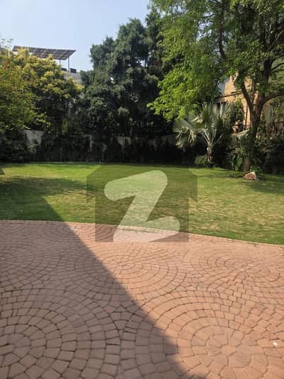 گلبرگ لاہور میں 6 کمروں کا 3 کنال مکان 8.5 لاکھ میں کرایہ پر دستیاب ہے۔