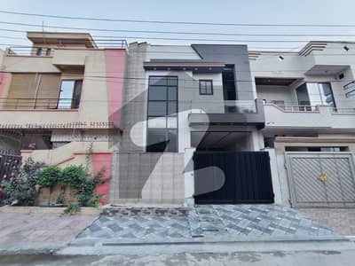 جوہر ٹاؤن لاہور میں 5 کمروں کا 5 مرلہ مکان 3.6 کروڑ میں برائے فروخت۔