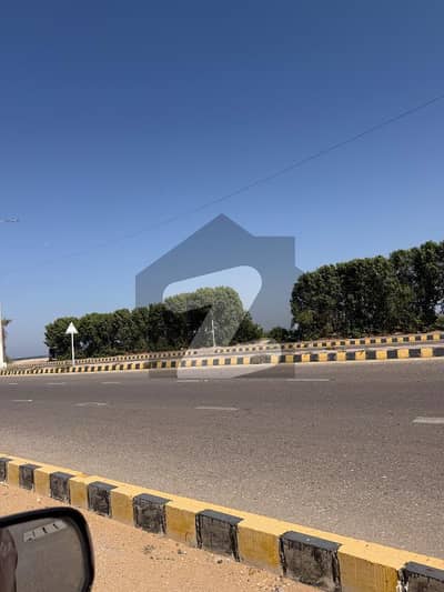 ڈی ایچ اے فیز 8 ڈی ایچ اے ڈیفینس,کراچی میں 1 کنال رہائشی پلاٹ 9.5 کروڑ میں برائے فروخت۔