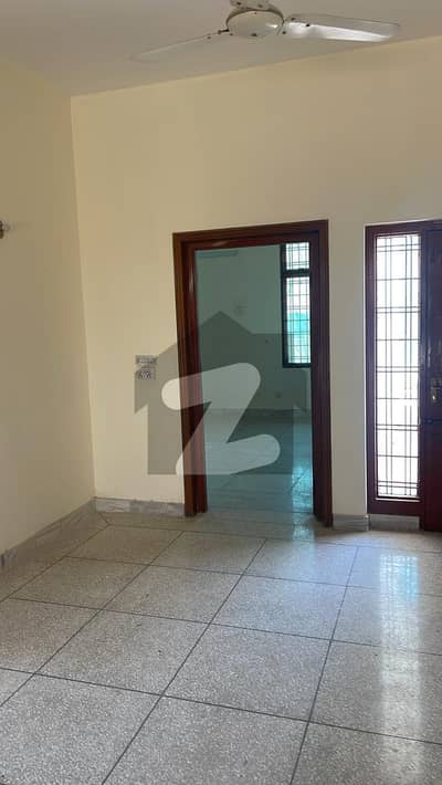 ٹیک سوسائٹی لاہور میں 3 کمروں کا 1 کنال بالائی پورشن 1.5 لاکھ میں کرایہ پر دستیاب ہے۔