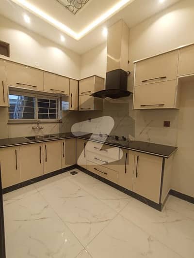 10 Marhla Uper portion for small family sprite gate Independent portion with lower portion rentil family very reasonable option VViP LOCTION  NEAR TO MOSQUE, PARK,&,MARKET