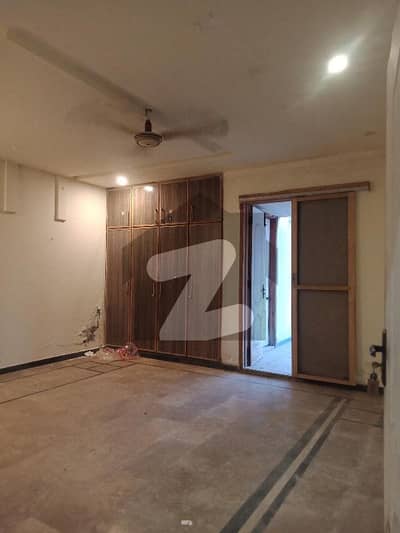 الفلاح ٹاؤن لاہور میں 1 کمرے کا 3 مرلہ بالائی پورشن 24.5 ہزار میں کرایہ پر دستیاب ہے۔