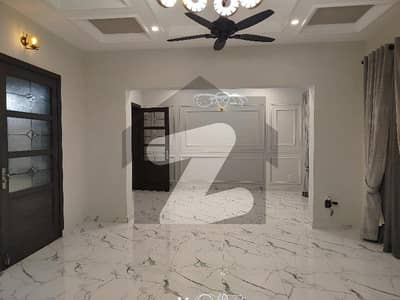 بحریہ ٹاؤن فیز 4 بحریہ ٹاؤن راولپنڈی,راولپنڈی میں 5 کمروں کا 10 مرلہ مکان 3.65 کروڑ میں برائے فروخت۔