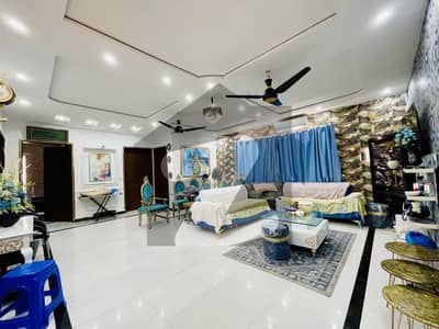 اے ڈبلیو ٹی فیز 1 اے ڈبلیو ٹی آرمی ویلفیئر ٹرسٹ,رائیونڈ روڈ,لاہور میں 6 کمروں کا 1 کنال مکان 4.45 کروڑ میں برائے فروخت۔