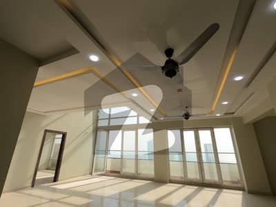 کلفٹن ۔ بلاک 4 کلفٹن,کراچی میں 4 کمروں کا 1 کنال فلیٹ 8.5 کروڑ میں برائے فروخت۔