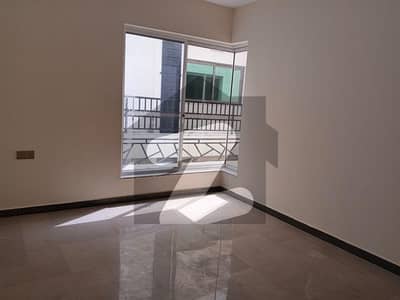 بحریہ انکلیو - سیکٹر سی 1 بحریہ انکلیو,بحریہ ٹاؤن,اسلام آباد میں 5 کمروں کا 10 مرلہ مکان 1.8 لاکھ میں کرایہ پر دستیاب ہے۔