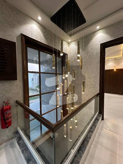 1 KANAL like new house available for rent