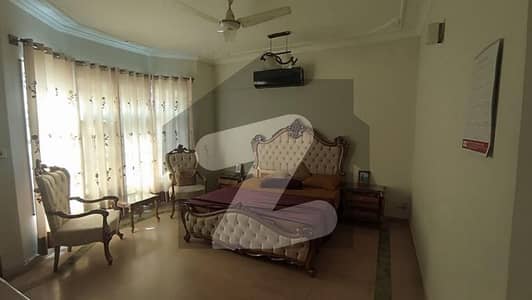 E 11 Vip Location Upper Original Picture Attached All Factiles Available Ideal Location Gas Electric Water Boaring