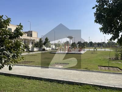 ایل ڈی اے ایوینیو لاہور میں 1 کنال رہائشی پلاٹ 1.7 کروڑ میں برائے فروخت۔