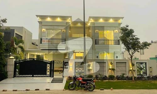 ڈی ایچ اے فیز 6 ڈیفنس (ڈی ایچ اے),لاہور میں 5 کمروں کا 1 کنال مکان 10.25 کروڑ میں برائے فروخت۔