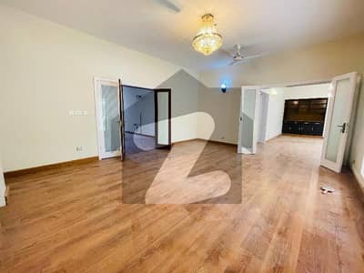 ایف ۔ 6 اسلام آباد میں 4 کمروں کا 1 کنال مکان 6.0 لاکھ میں کرایہ پر دستیاب ہے۔