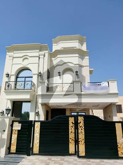 10 Marla Beautiful house for rent | Lake City