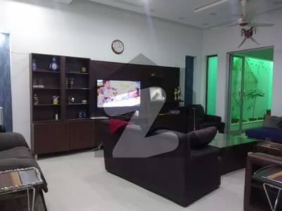 ڈی ایچ اے فیز 1 ڈیفنس (ڈی ایچ اے),لاہور میں 5 کمروں کا 1 کنال مکان 5.75 کروڑ میں برائے فروخت۔