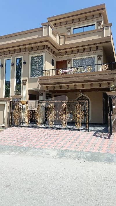 میڈیا ٹاؤن راولپنڈی میں 7 کمروں کا 10 مرلہ مکان 6.9 کروڑ میں برائے فروخت۔