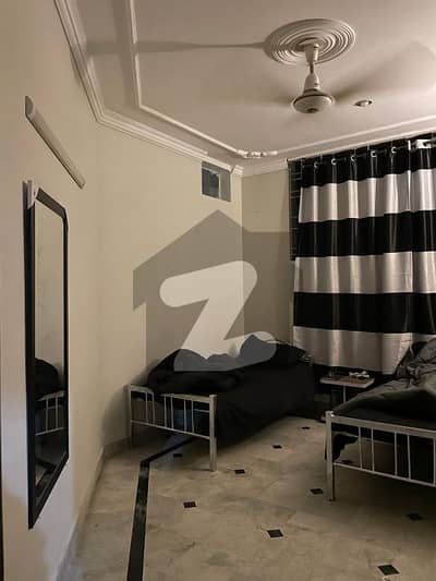 جی ۔ 11 اسلام آباد میں 1 کمرے کا 1 مرلہ کمرہ 17.0 ہزار میں کرایہ پر دستیاب ہے۔