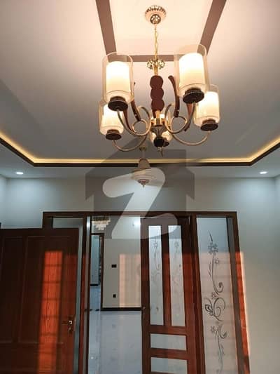 ٹاپ سٹی 1 - بلاک ڈی ٹاپ سٹی 1,اسلام آباد میں 5 کمروں کا 10 مرلہ مکان 1.5 لاکھ میں کرایہ پر دستیاب ہے۔