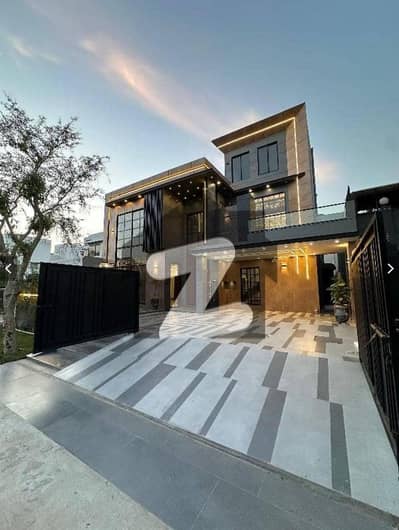 ویلینشیاء ہاؤسنگ سوسائٹی لاہور میں 5 کمروں کا 1 کنال مکان 9.0 کروڑ میں برائے فروخت۔