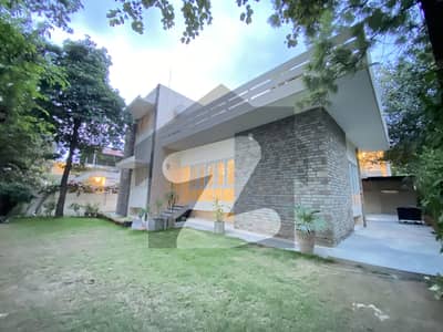 ایف ۔ 6 اسلام آباد میں 4 کمروں کا 1 کنال مکان 5.5 لاکھ میں کرایہ پر دستیاب ہے۔