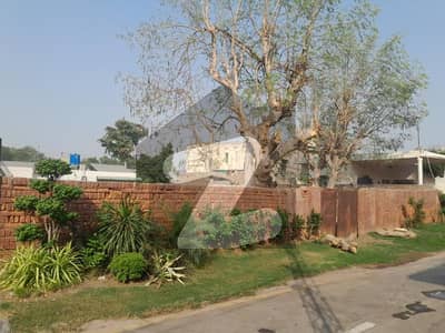 Experience the Pinnacle of Peace & Privacy in Multan Cantt Plot For Sale