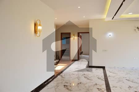 ڈی ایچ اے فیز 8 ڈی ایچ اے ڈیفینس,کراچی میں 6 کمروں کا 1 کنال مکان 18.0 کروڑ میں برائے فروخت۔