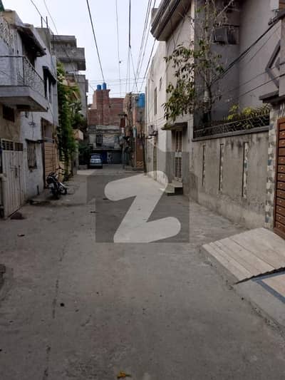 ملتان روڈ لاہور میں 5 کمروں کا 11 مرلہ مکان 3.9 کروڑ میں برائے فروخت۔