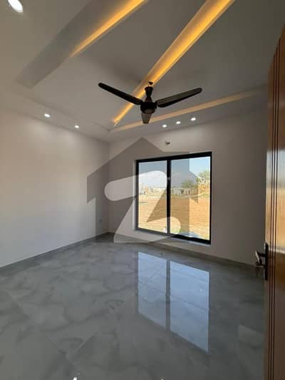 5 Marla Spacious Brand New Designer House For Sale