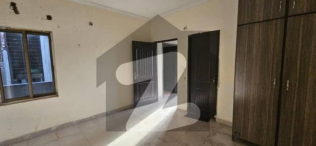 خیابان امین - بلاک پی خیابانِ امین,لاہور میں 2 کمروں کا 5 مرلہ فلیٹ 17.0 ہزار میں کرایہ پر دستیاب ہے۔