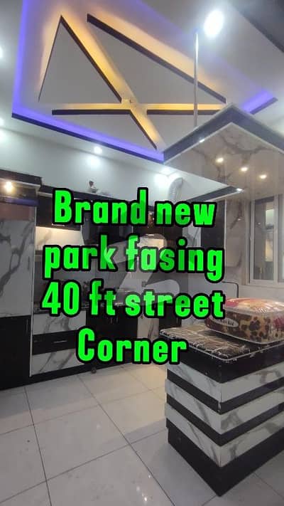 05 Houses Corner Park Fasing+40 Feet For Sale