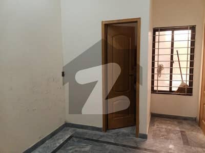 نواب ٹاؤن لاہور میں 2 مرلہ Studio کمرہ 20.0 ہزار میں کرایہ پر دستیاب ہے۔