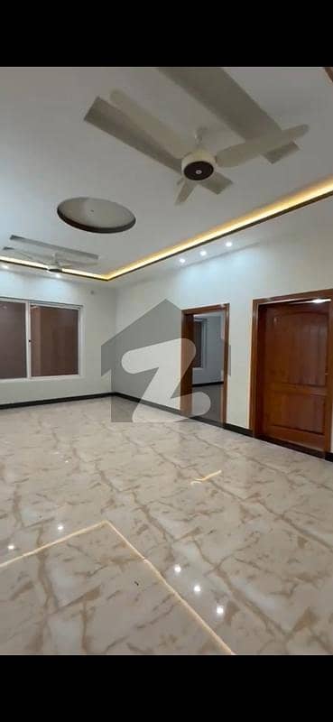 حبیب اللہ کالونی ایبٹ آباد میں 6 کمروں کا 13 مرلہ مکان 6.5 کروڑ میں برائے فروخت۔