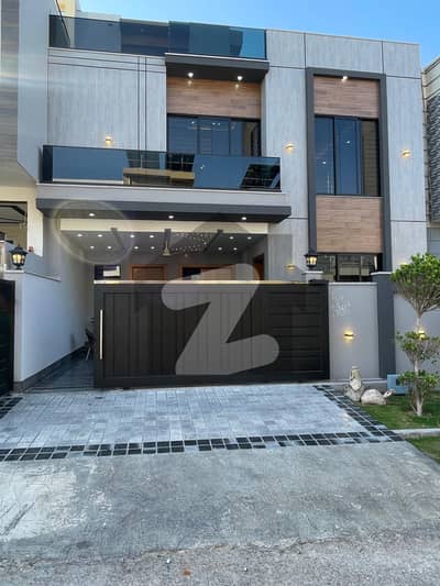 مارگلہ ویو ہاؤسنگ سوسائٹی ڈی ۔ 17,اسلام آباد میں 4 کمروں کا 9 مرلہ مکان 4.1 کروڑ میں برائے فروخت۔