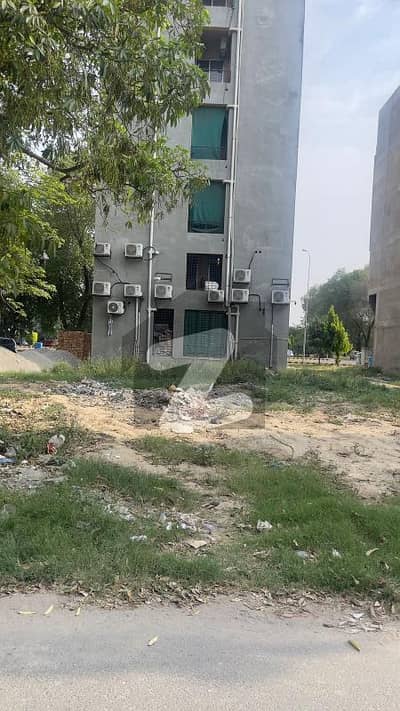 ڈی ایچ اے فیز 8 سابقہ ایئر ایوینیو ڈی ایچ اے فیز 8,ڈی ایچ اے ڈیفینس,لاہور میں 8 مرلہ کمرشل پلاٹ 5.55 کروڑ میں برائے فروخت۔