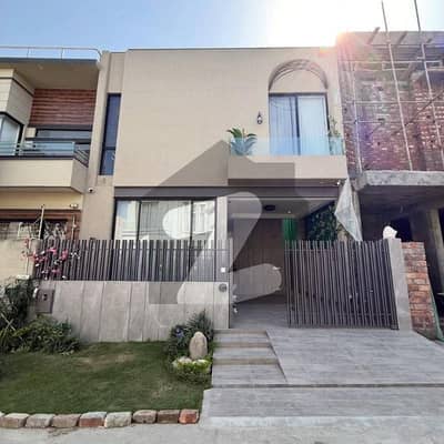 Facing Kanal Houses This 5 Marla House is FOR RENT in Phase 6