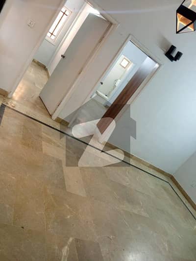 کلفٹن ۔ بلاک 4 کلفٹن,کراچی میں 3 کمروں کا 7 مرلہ فلیٹ 2.8 کروڑ میں برائے فروخت۔