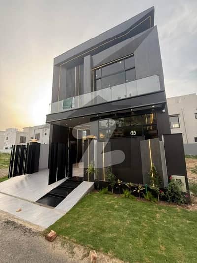 ڈی ایچ اے 9 ٹاؤن ۔ بلاک اے ڈی ایچ اے 9 ٹاؤن,ڈیفنس (ڈی ایچ اے),لاہور میں 3 کمروں کا 5 مرلہ مکان 2.7 کروڑ میں برائے فروخت۔