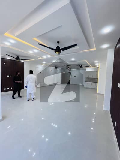 سکھ چین ریذیڈینس ایف ۔ 10,اسلام آباد میں 6 مرلہ Studio دفتر 2.5 لاکھ میں کرایہ پر دستیاب ہے۔