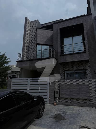 ڈی ۔ 12 اسلام آباد میں 5 کمروں کا 5 مرلہ مکان 5.55 کروڑ میں برائے فروخت۔