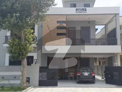 بحریہ ٹاؤن فیز 8 بحریہ ٹاؤن راولپنڈی,راولپنڈی میں 5 کمروں کا 12 مرلہ مکان 6.0 کروڑ میں برائے فروخت۔