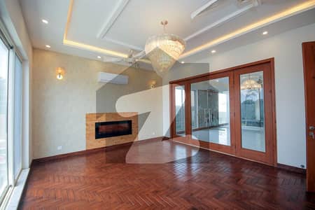 ڈی ایچ اے فیز 8 - بلاک یو فیز 8,ڈیفنس (ڈی ایچ اے),لاہور میں 6 کمروں کا 1 کنال مکان 14.5 کروڑ میں برائے فروخت۔